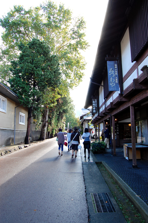 桝一市村酒造の脇の小道